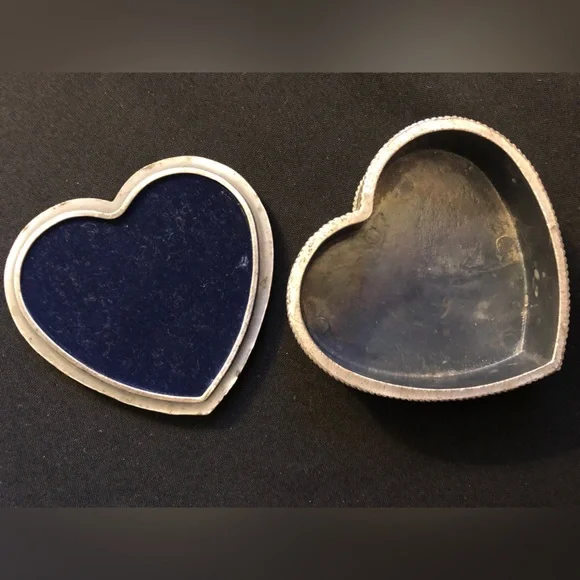 Vintage Metal heart trinket box gothic distressed look - Picture 6 of 10